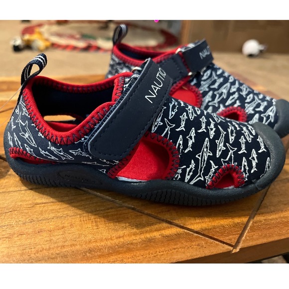 Nautica Kids Water Shoes Sandals Shark Print Navy Red Hook Loop Size 9 NWT - Picture 2 of 14